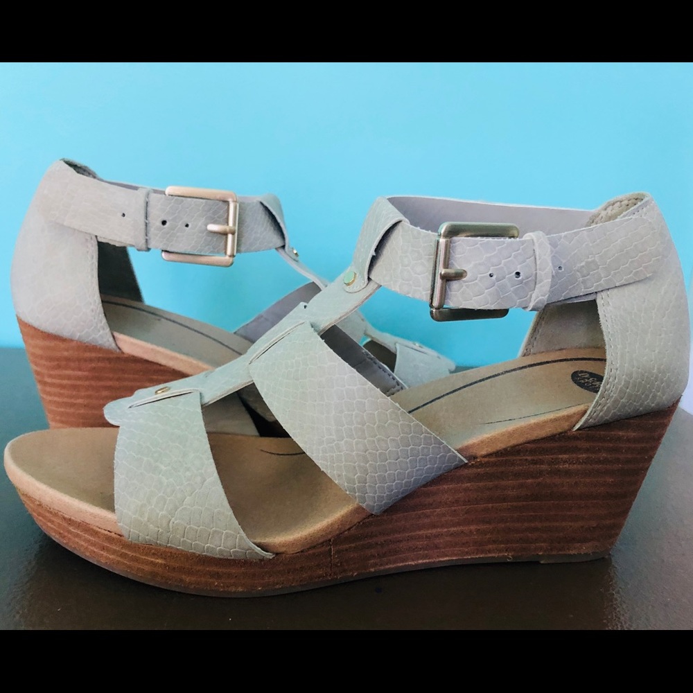 Women’s wedges.